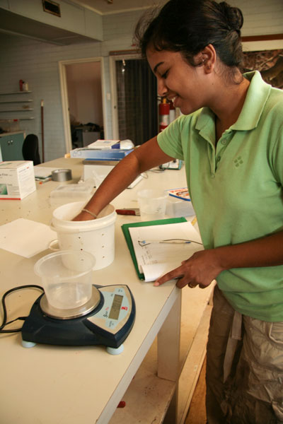 Nilu Somaweera weighing toads.